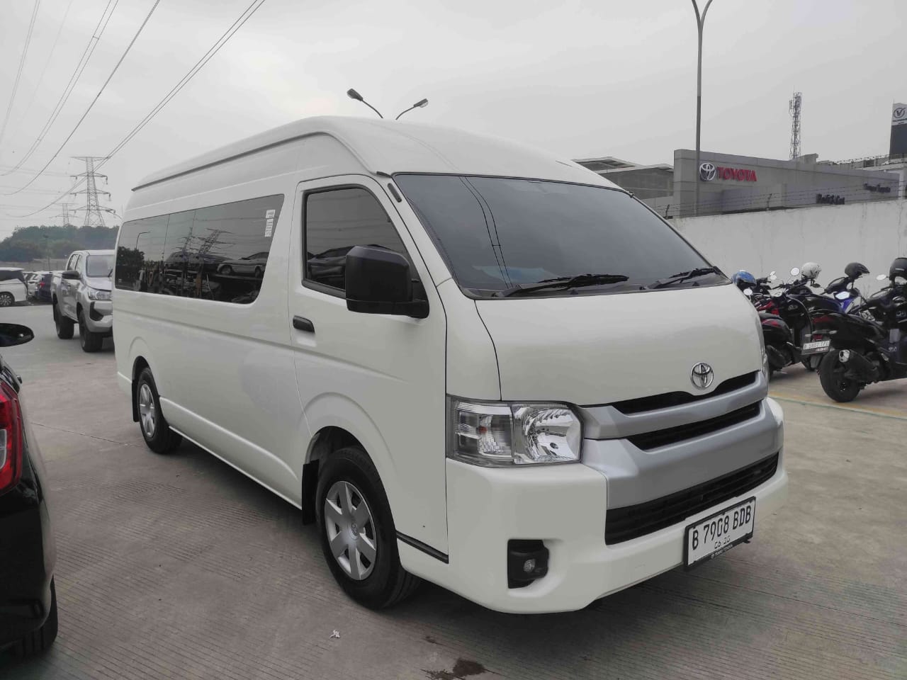 Toyota Hiace Commuter